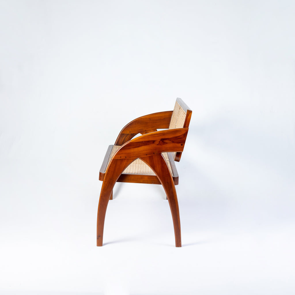 Aara Tangu Loveseat.