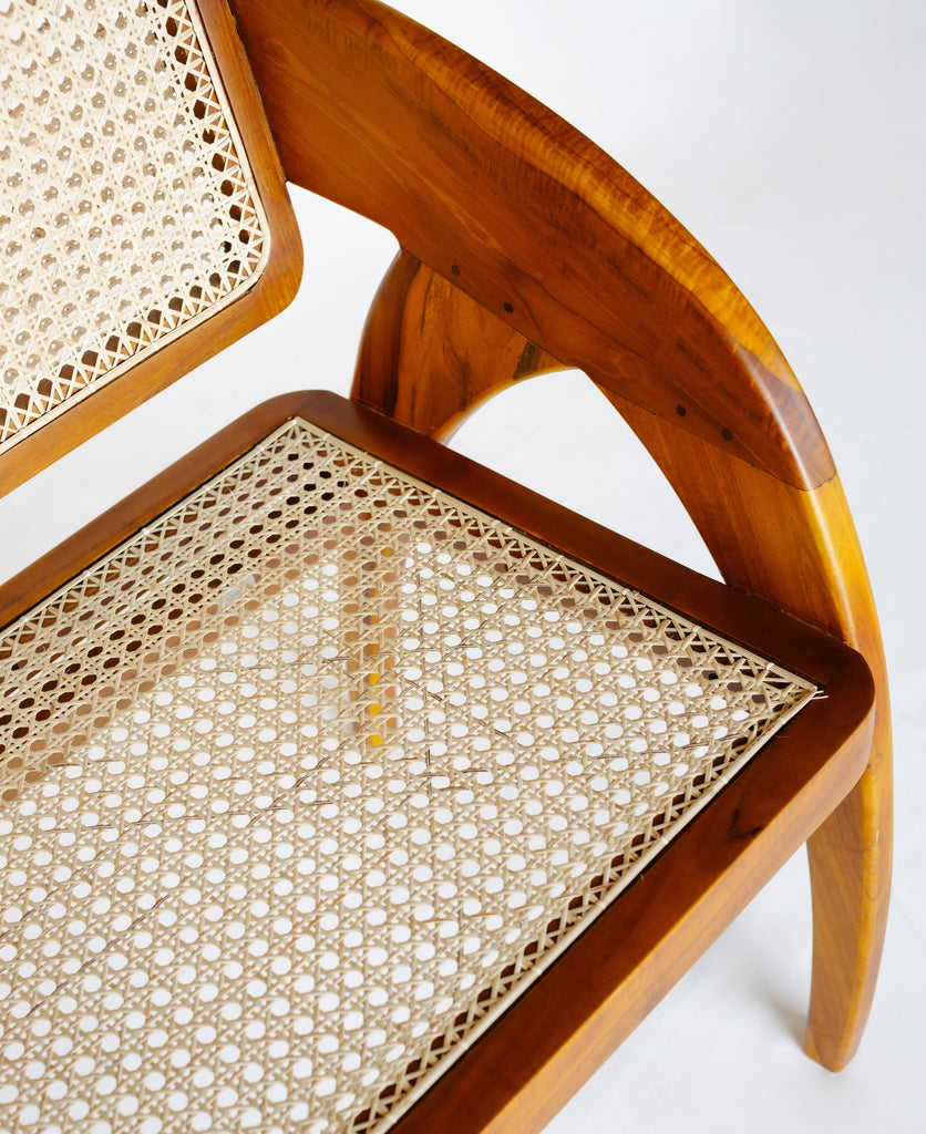 Aara Tangu Loveseat.