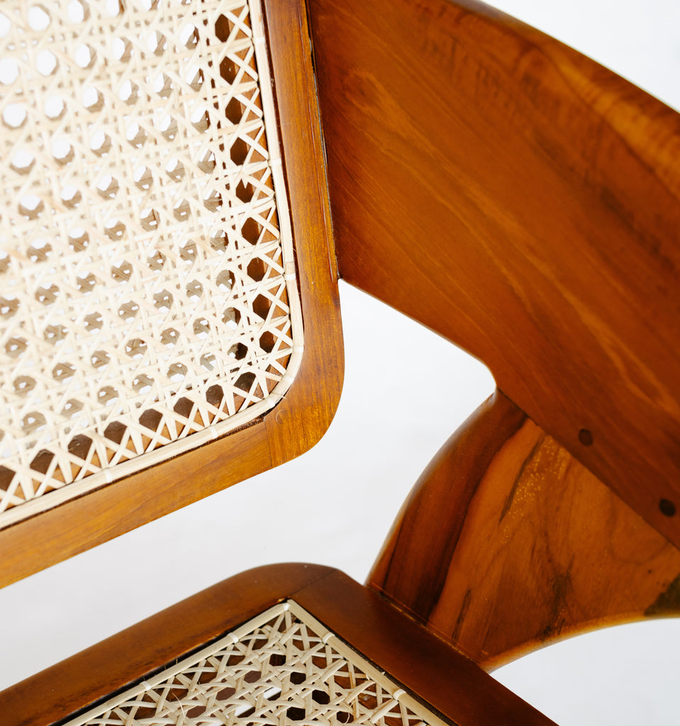 Aara Tangu Loveseat.